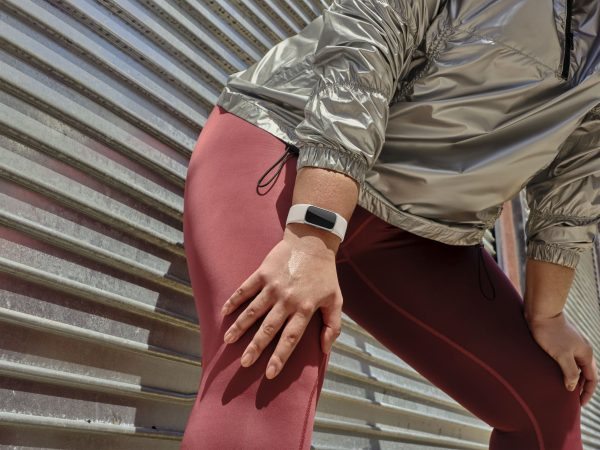Fitbit Charge 6 Advanced Fitness Tracker Coral-3